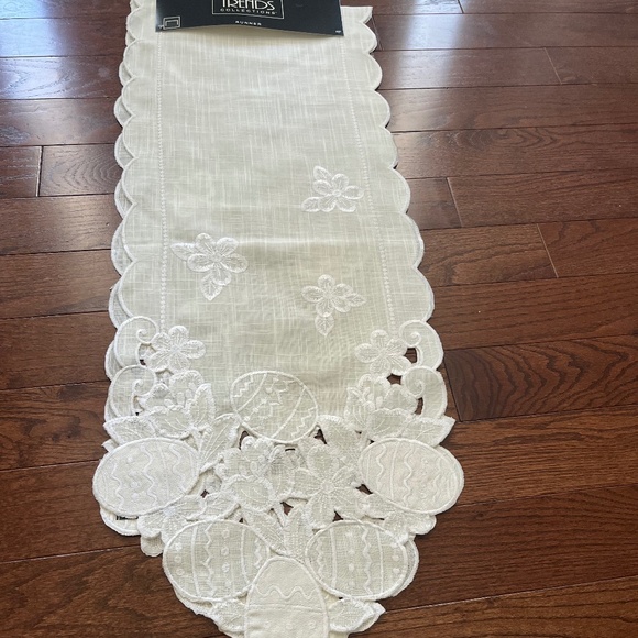 NWT Easter Table Runner - Picture 1 of 6